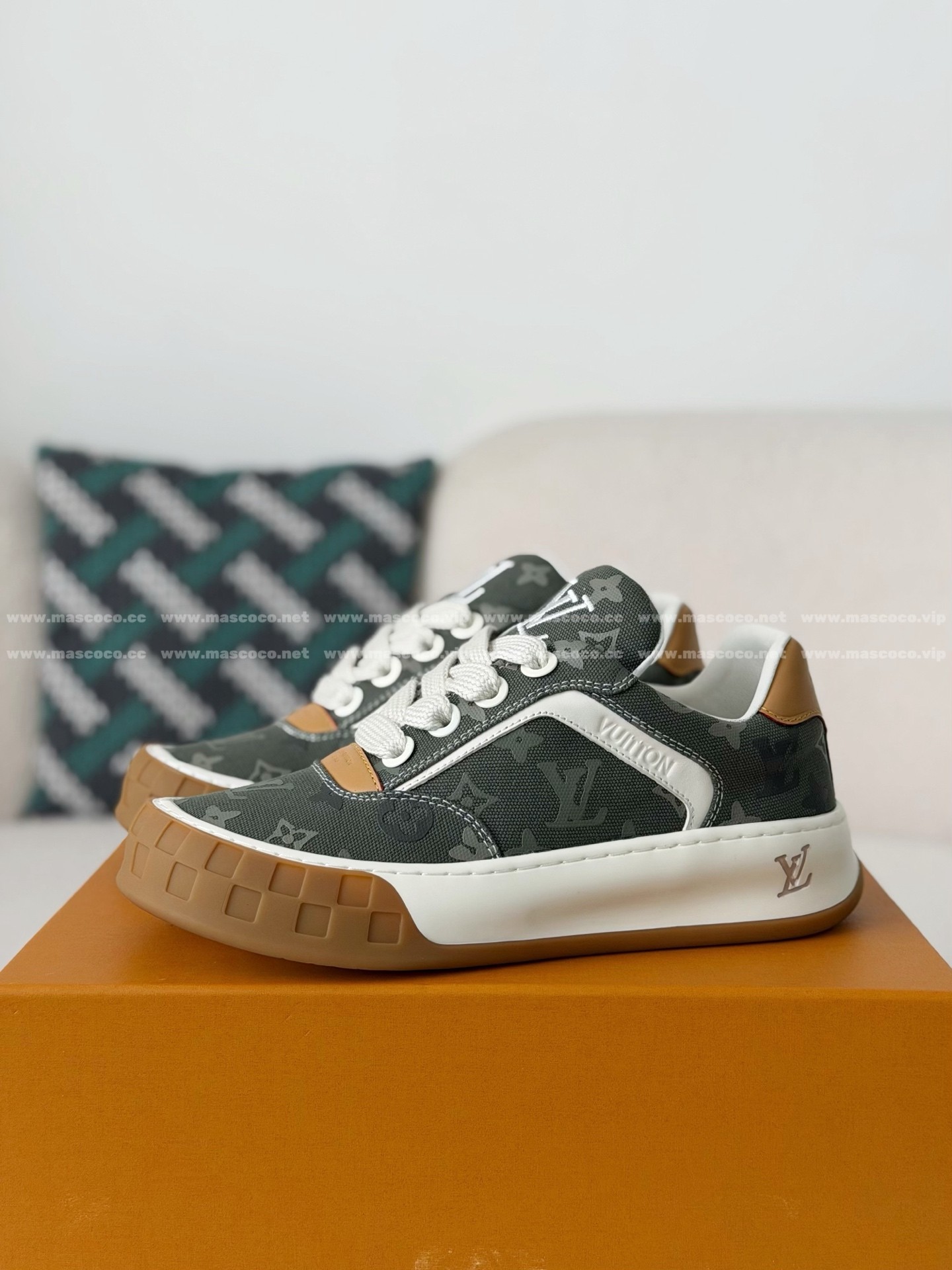 「#5387」LOUIS VUITTON TILTED CANVAS LEATHER BOARD SHOES