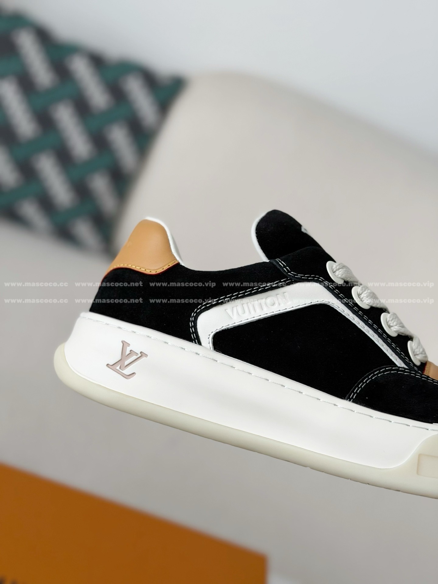 「#5388」LOUIS VUITTON TILTED CANVAS LEATHER BOARD SHOES - Image 7