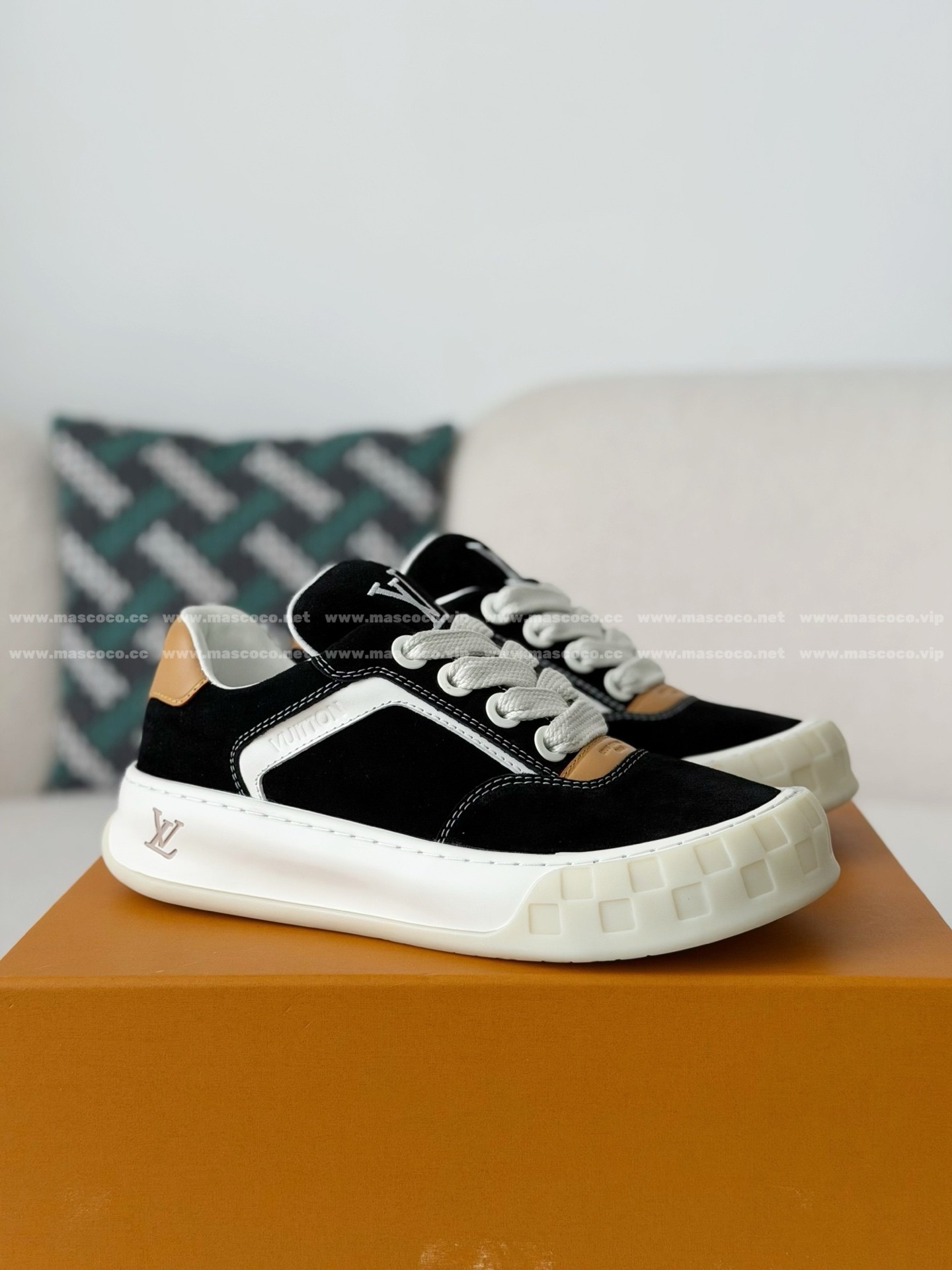 「#5388」LOUIS VUITTON TILTED CANVAS LEATHER BOARD SHOES - Image 2