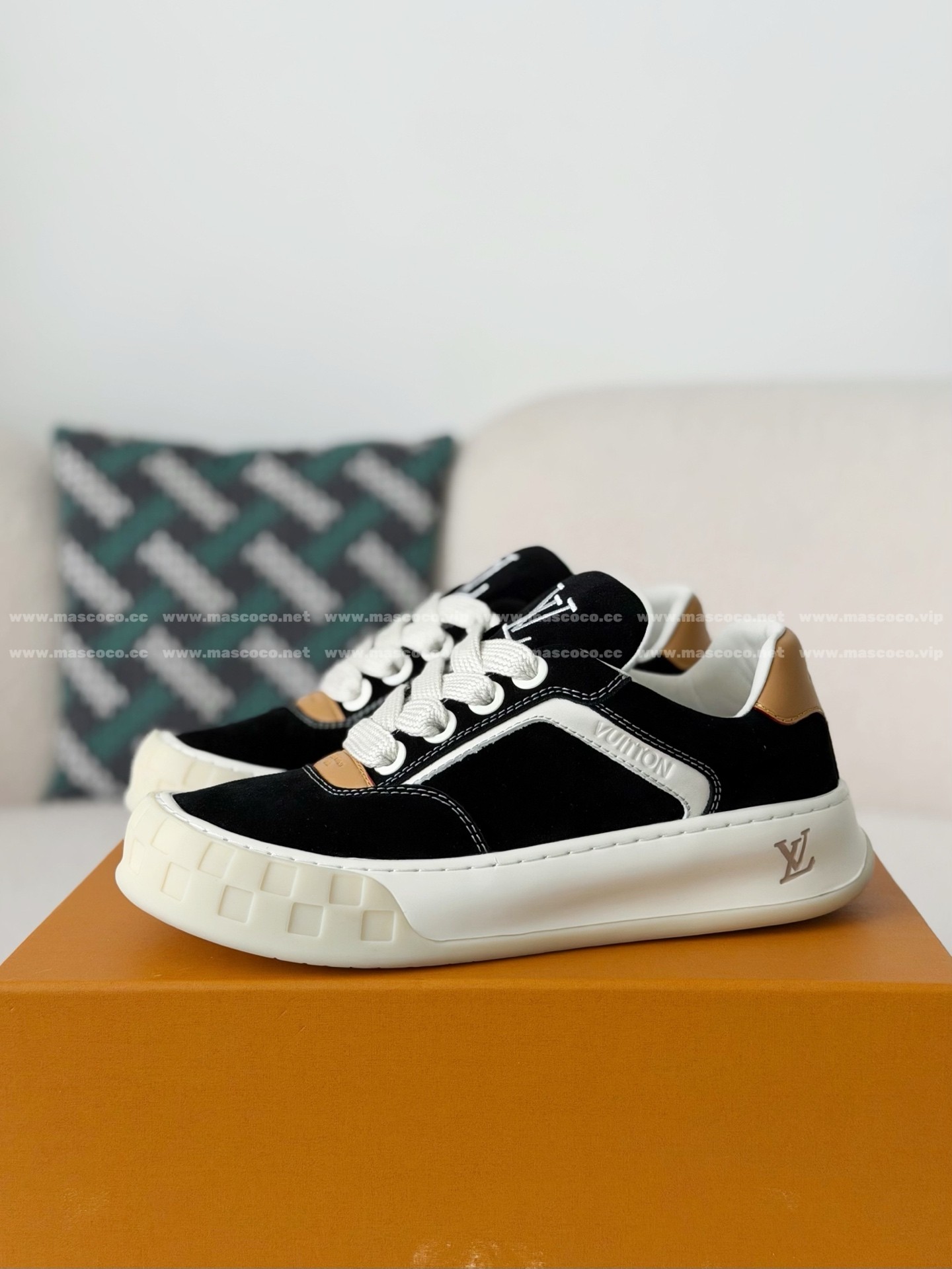 「#5388」LOUIS VUITTON TILTED CANVAS LEATHER BOARD SHOES