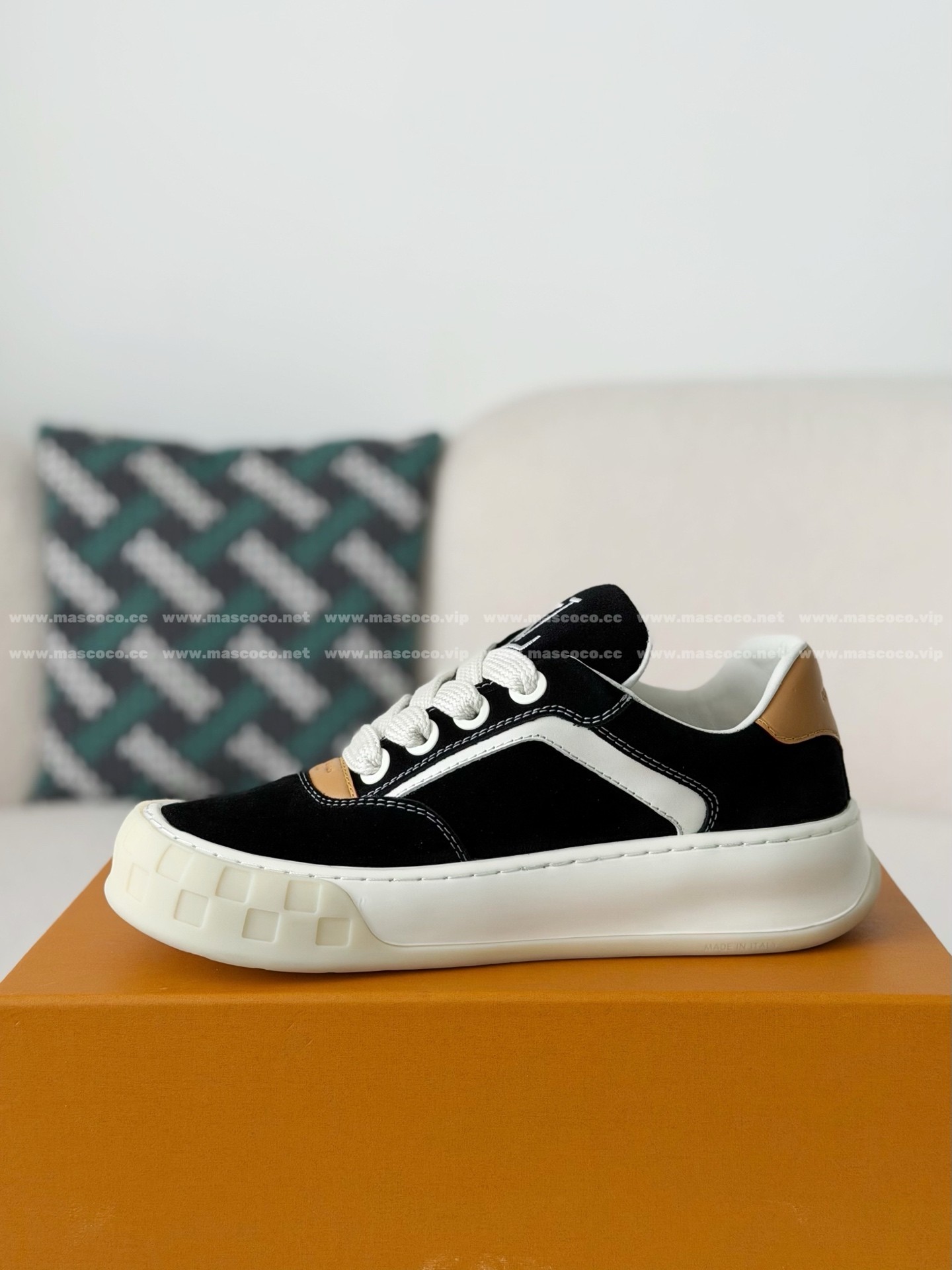 「#5388」LOUIS VUITTON TILTED CANVAS LEATHER BOARD SHOES - Image 4