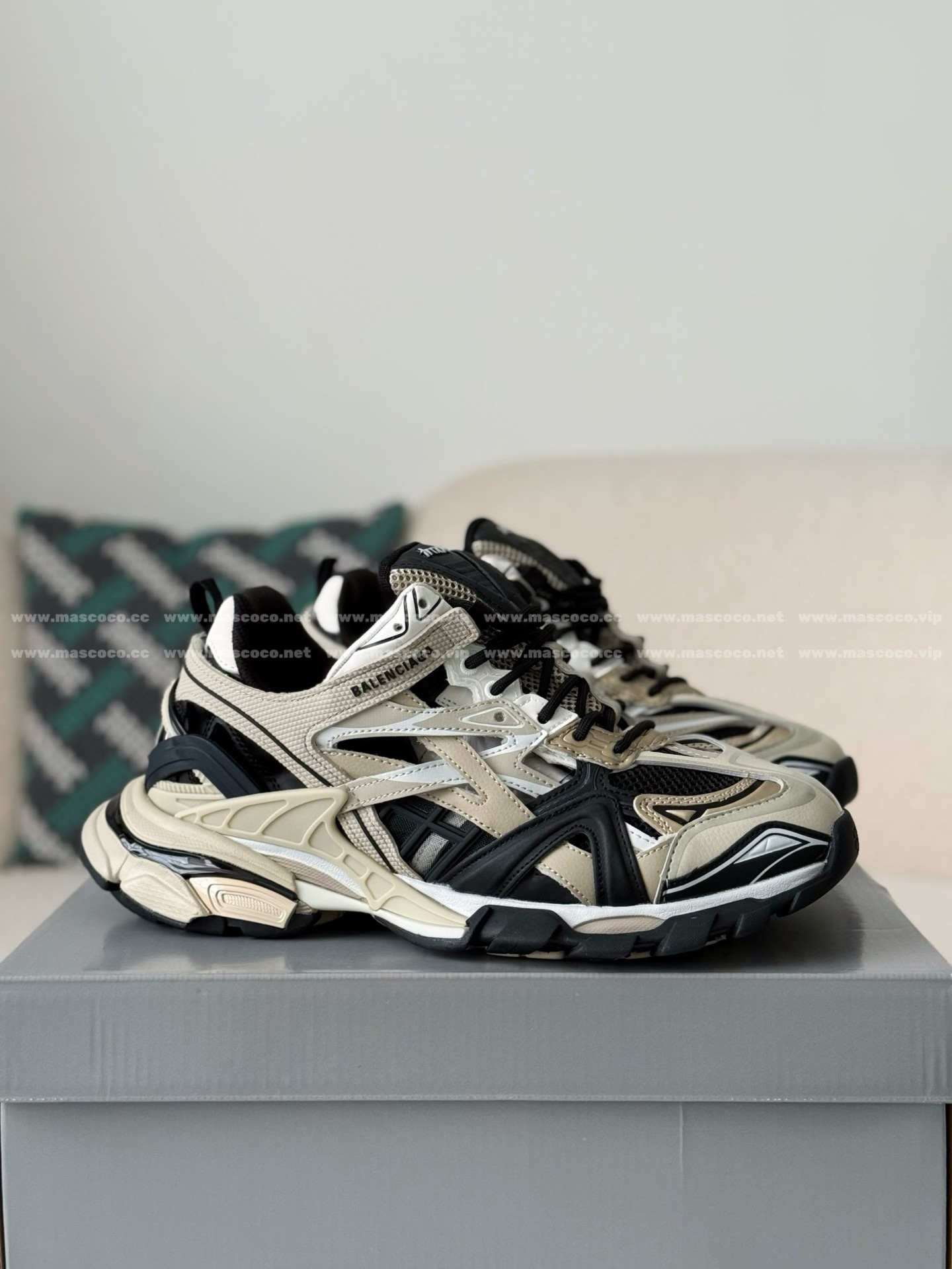 「#5495」「#1624」Balenciaga Runner Sneakers - Image 2