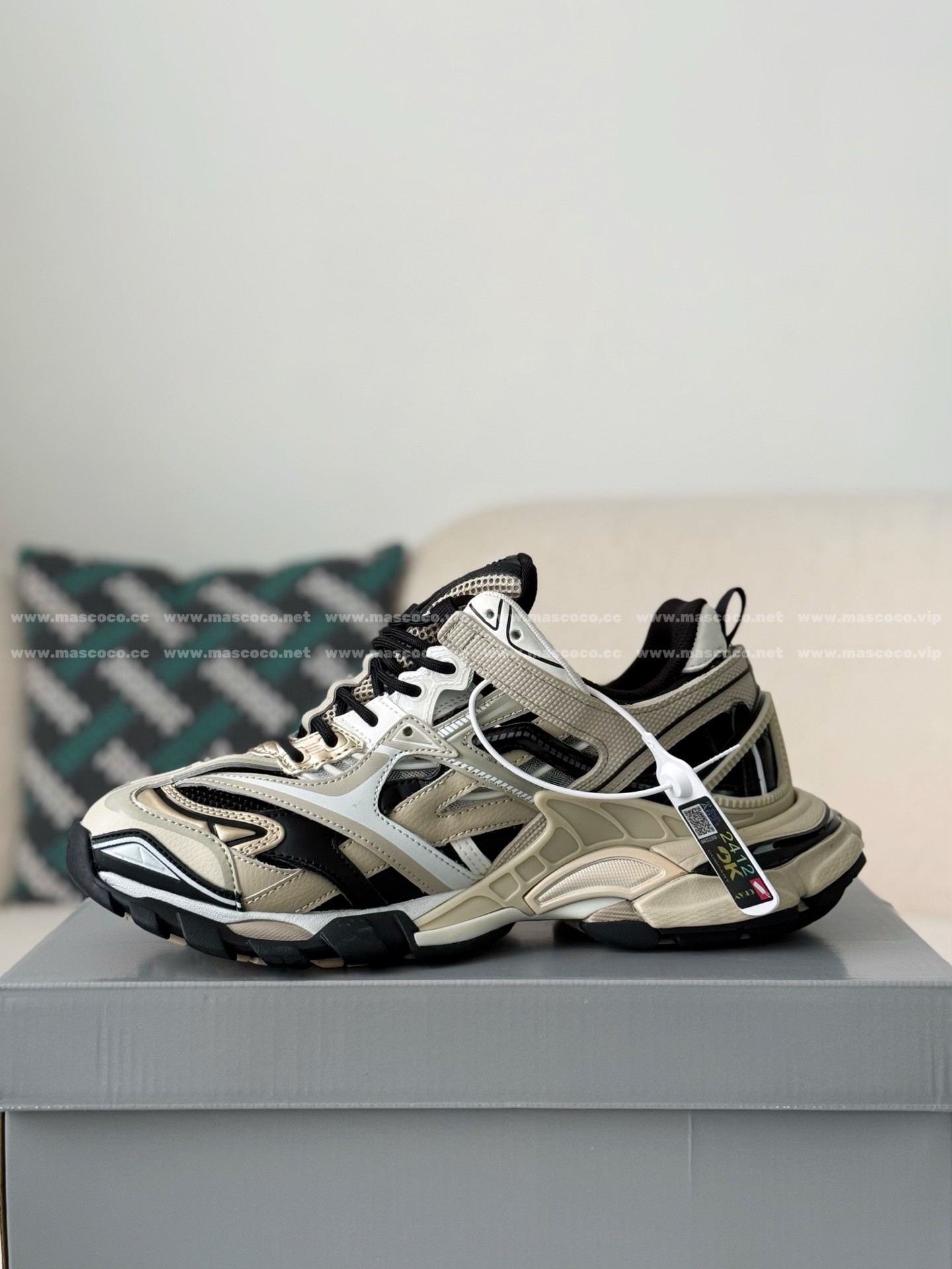「#5495」「#1624」Balenciaga Runner Sneakers - Image 4