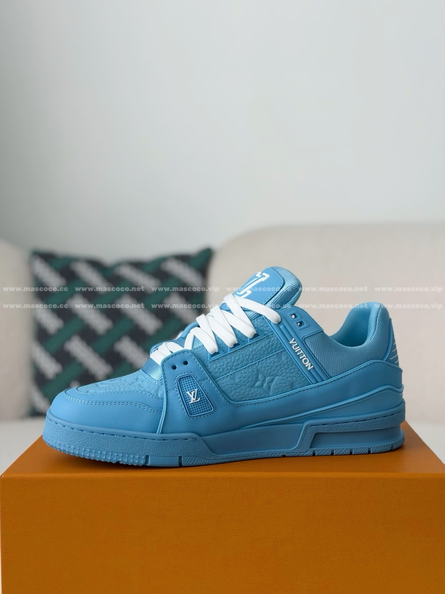 「#313」LOUIS VUITTON TRAINER SNEAKERS - Image 4