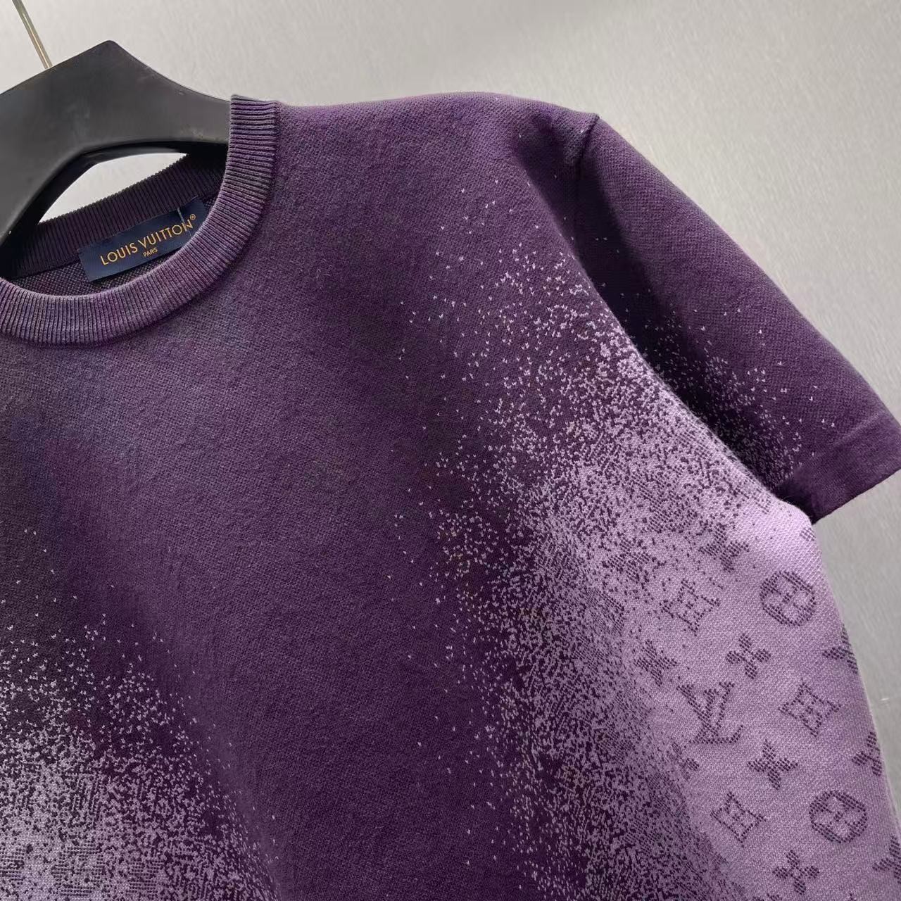 「#5523」LOUIS VUITTON Letter Pattern Jacquard Gradient Knit Short Sleeve_副本 - Image 5