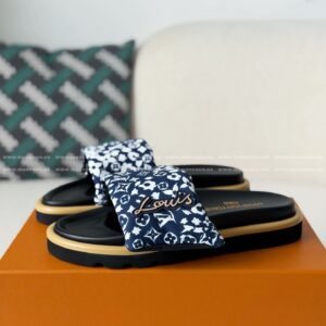 「#7064」LOUIS VUITTON SLIPPERS